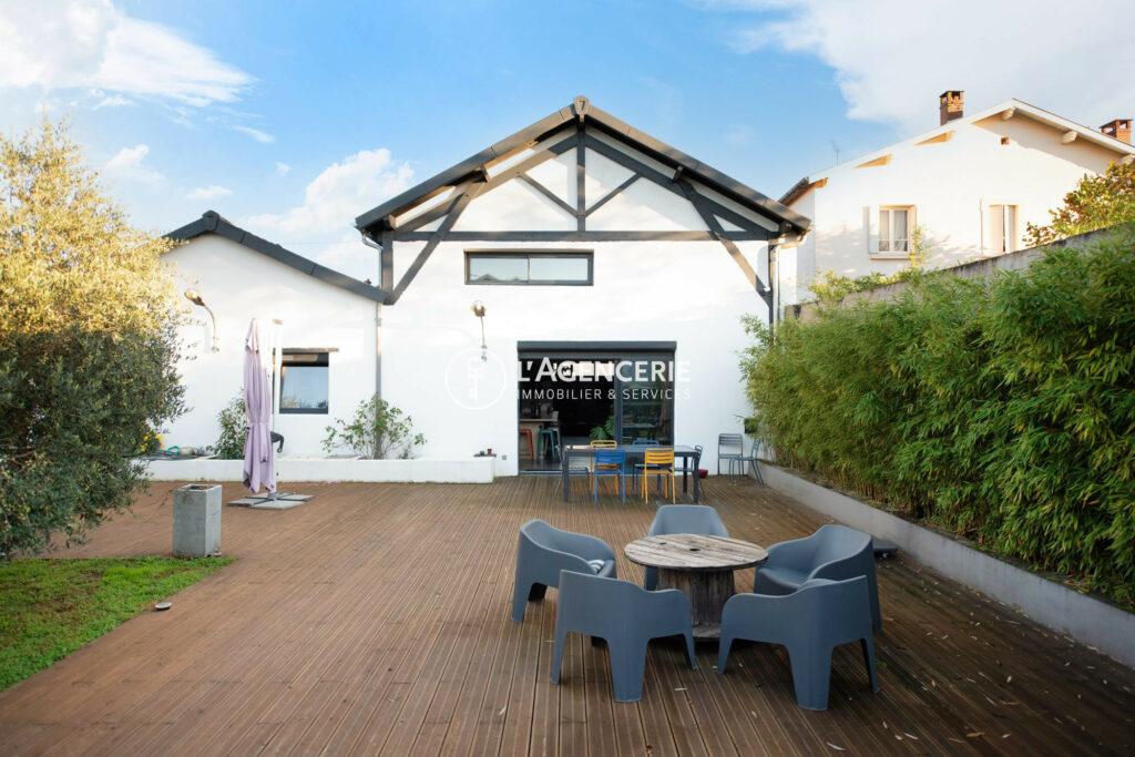 Loft d’Architecte avec Jardin et Piscine
