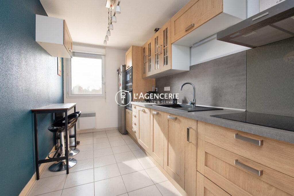 Appartement T3, quartier de la Madeleine avec garage et piscine